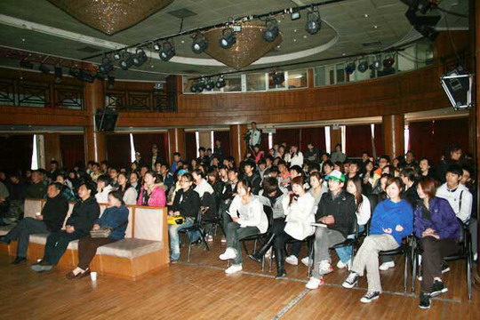著名表演艺术家朱旭走进我院名人讲堂