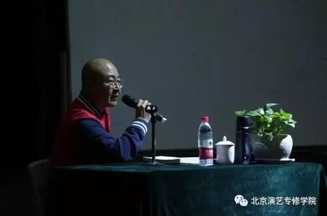 著名作家和电影制作人毕云琪来我院讲座