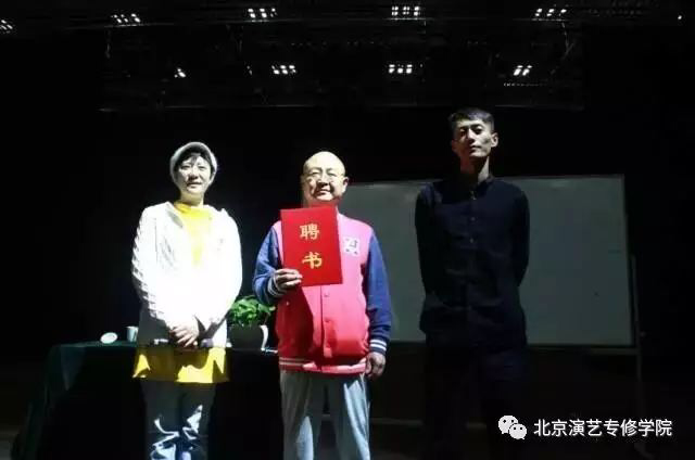 著名作家和电影制作人毕云琪来我院讲座