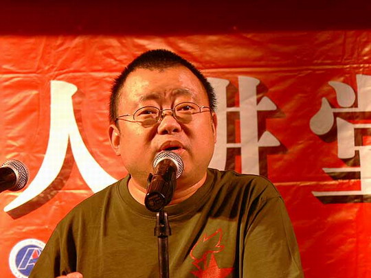 “文化剌客”江小鱼杀入北演与师生论剑