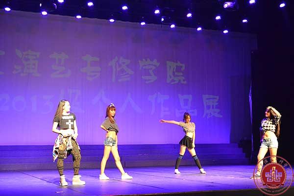 我院舞蹈系2013年个人作品展演精彩上演