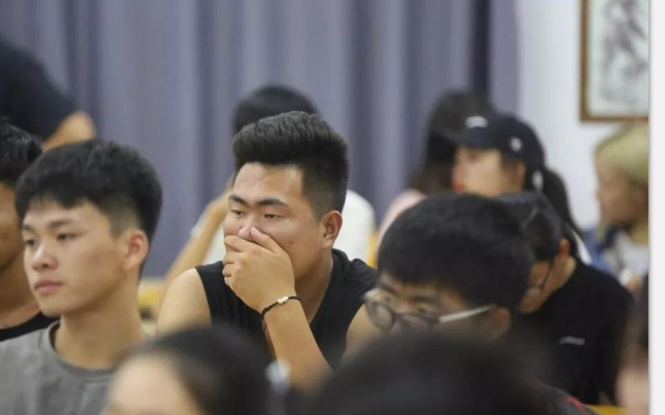 释放自我 享受美好时光—影视艺术系举办拓展训练活动