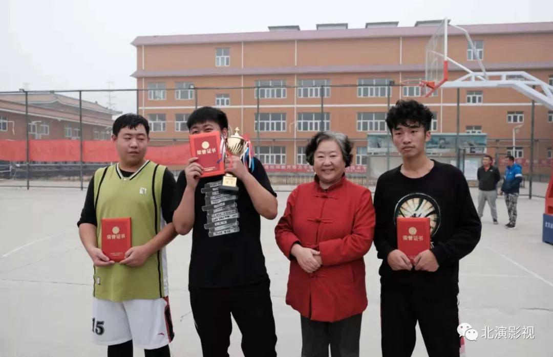 影视艺术系篮球比赛完美落幕