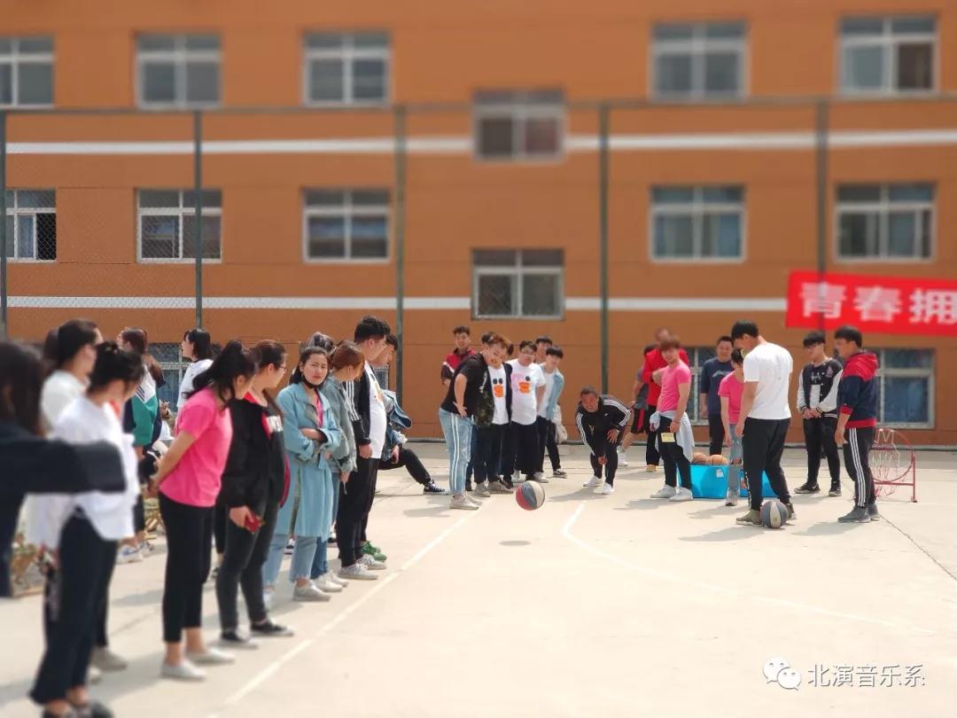 “趣味横生，全员参与”——音乐产业与管理学院举行首届趣味运动会