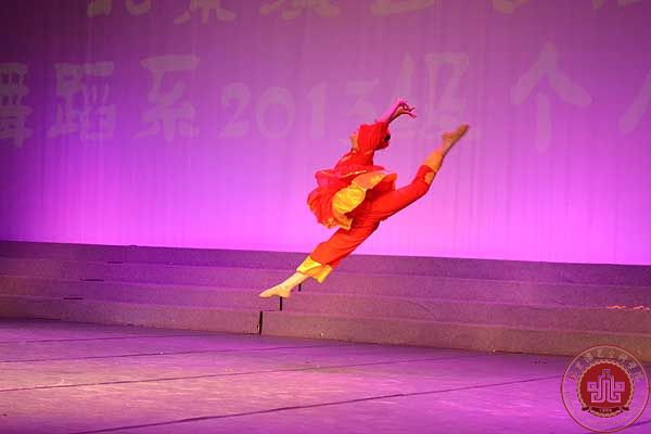 我院舞蹈系2013年个人作品展演精彩上演