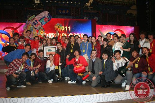 我系学生参加中欧青年交流会演出