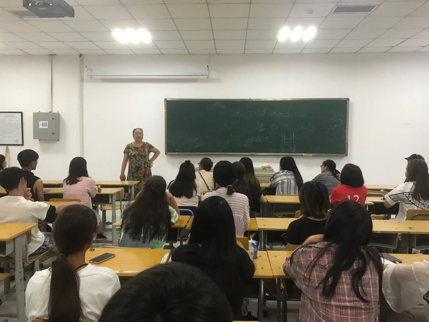 我系举行18级新生见面会