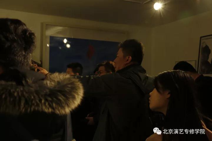 我系16级摄影班在798艺术区“上课”