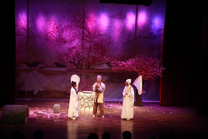 我系15级毕业实习剧目《暗恋桃花源》在实验剧场上演