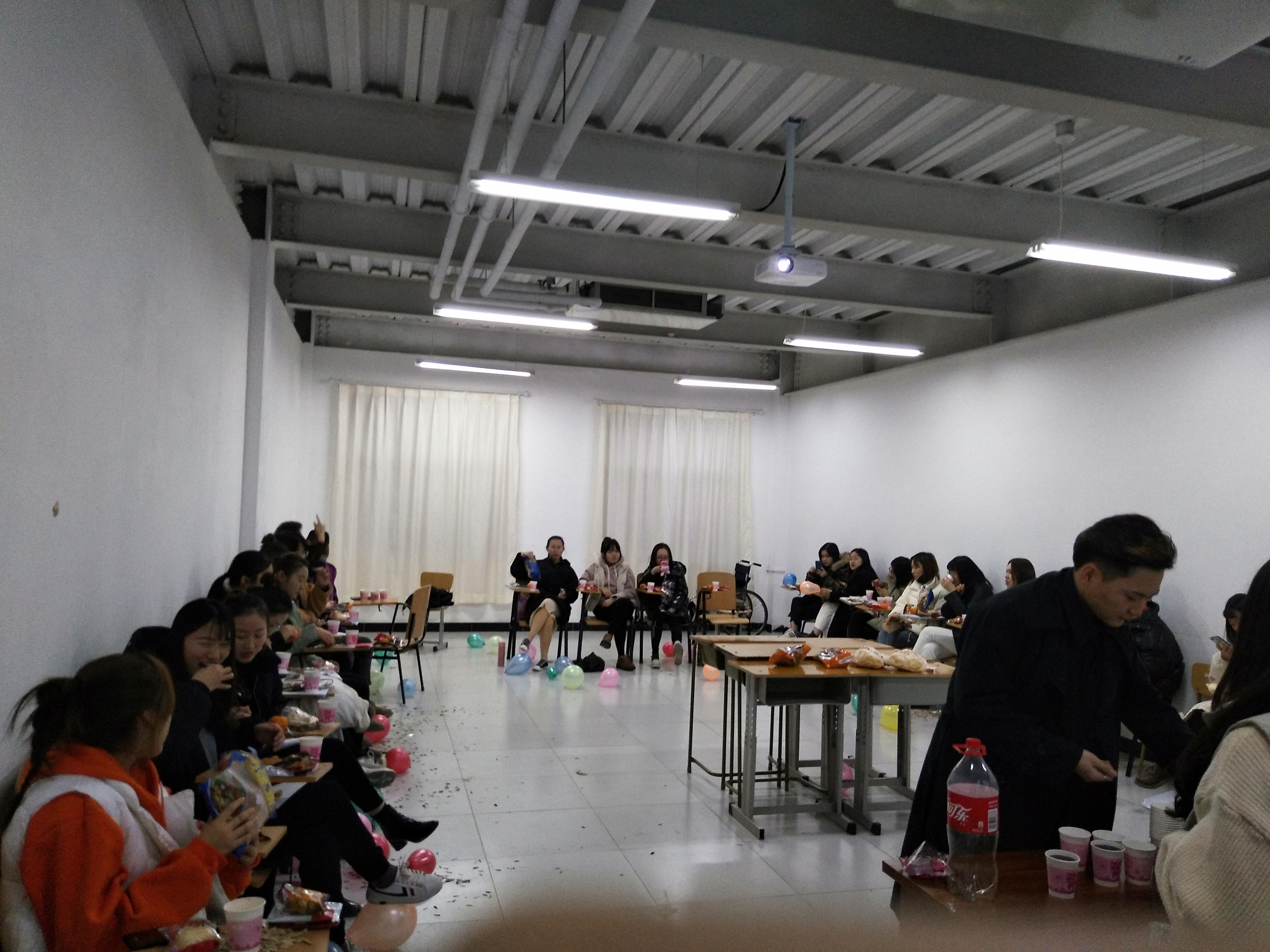 我院播音主持系2018级开展心理主题班会活动