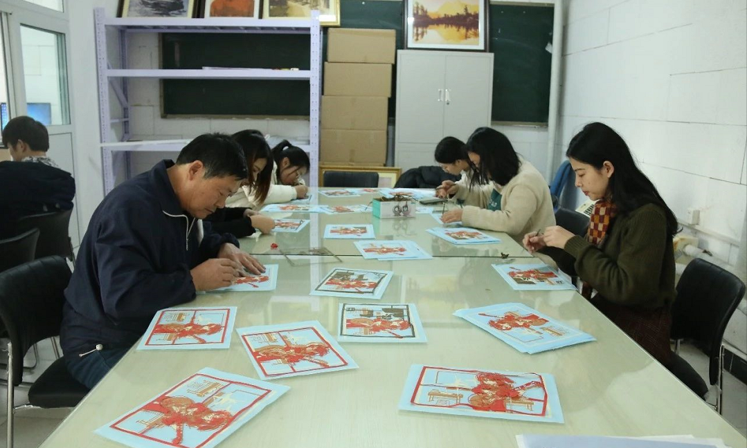 艺术设计系剪纸工作室火热进行中