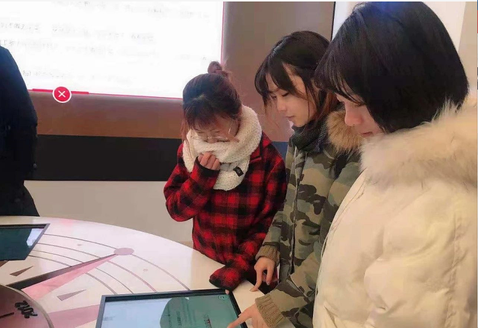 艺术设计系师生参观“改革开放40周年展览”