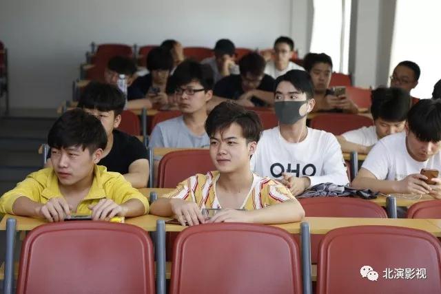 中国传媒大学陈斯华教授莅临我院影视艺术系进行讲座