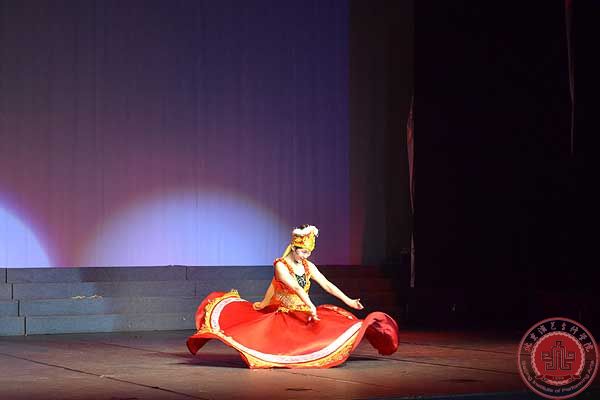 我院舞蹈系2013年个人作品展演精彩上演