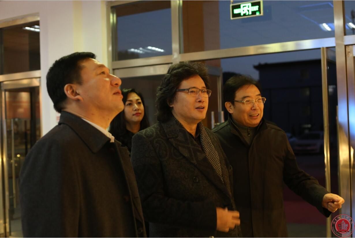 著名男高音歌唱家戴玉强老师来我院参观访问