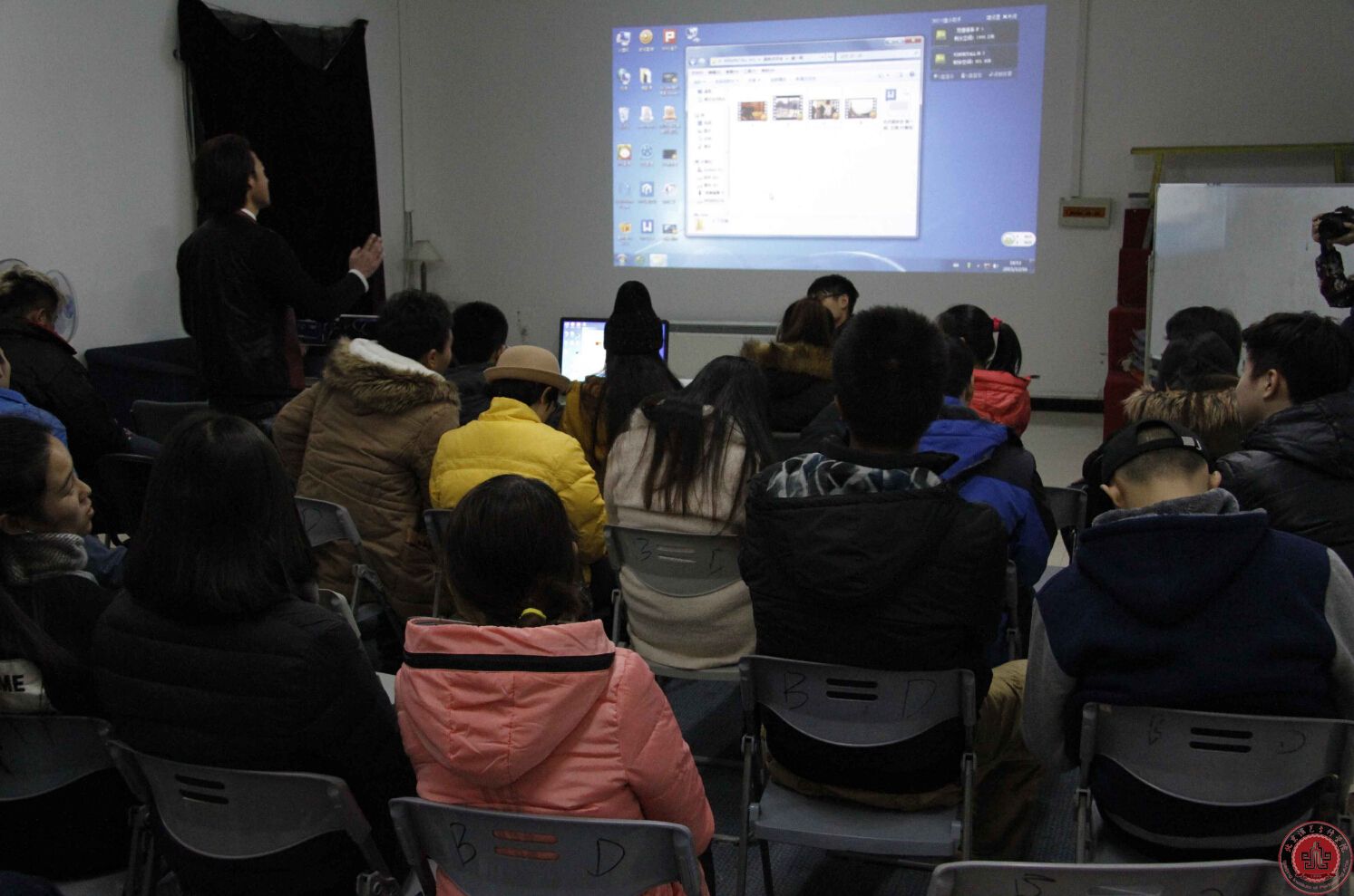 影视艺术系首届学生作品展映研讨会举办成功