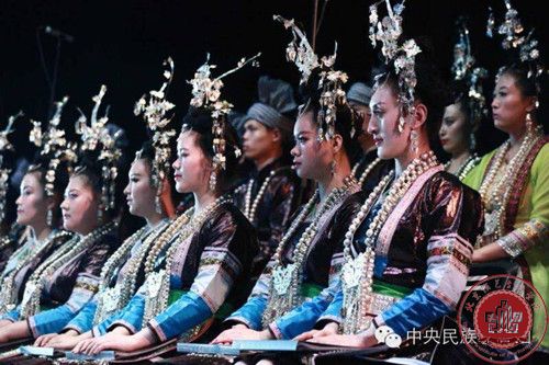 我系学生参演中央民族歌舞团李卫红独唱音乐会