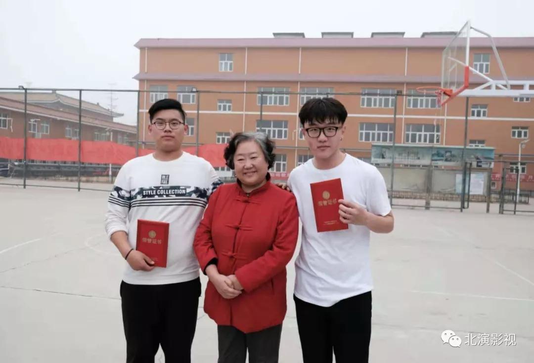 影视艺术系篮球比赛完美落幕
