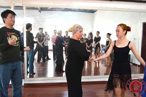 外教任教    为北演再添实力