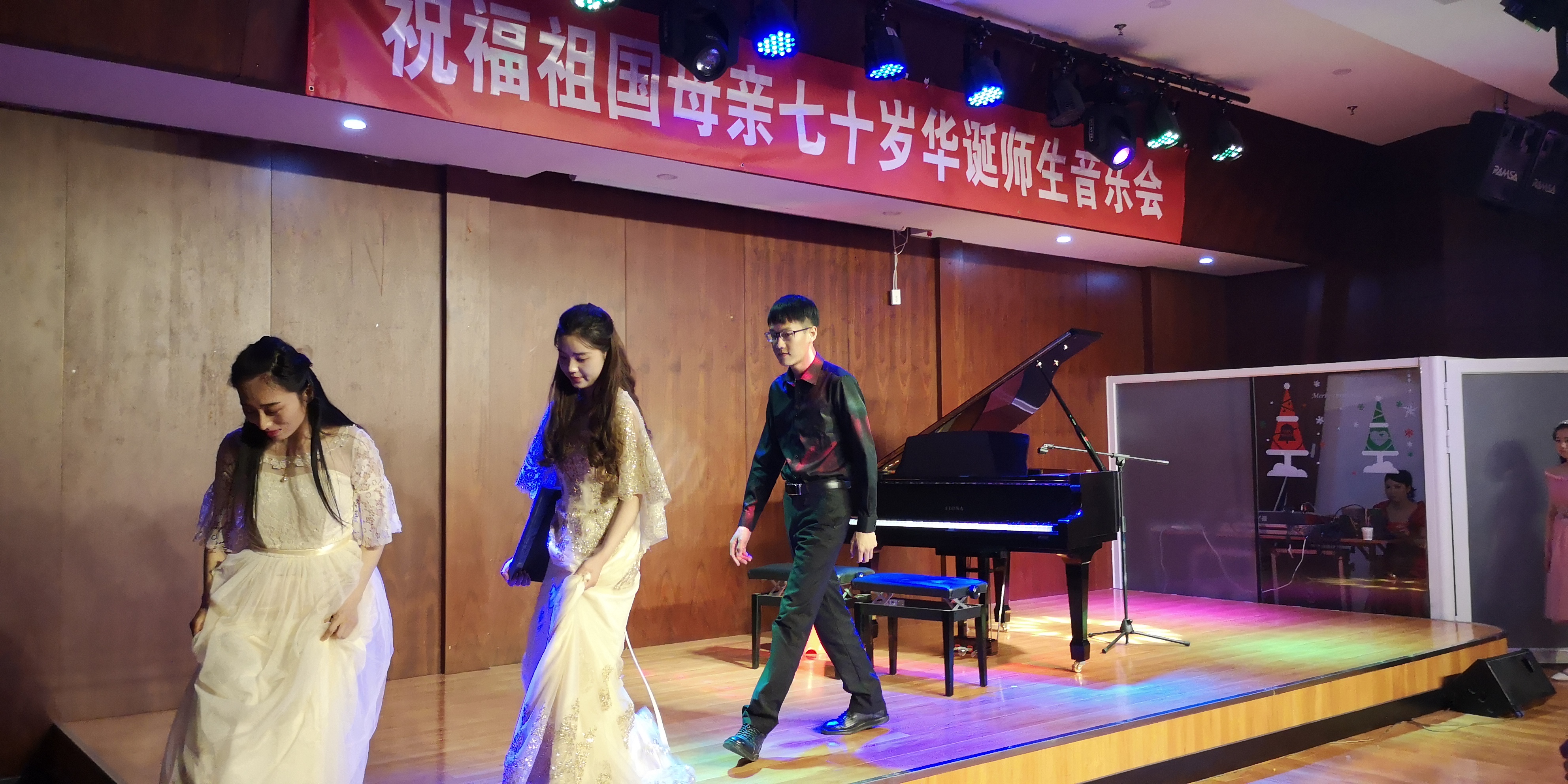 我系师生共同参加祖国七十华诞音乐会演出圆满成功