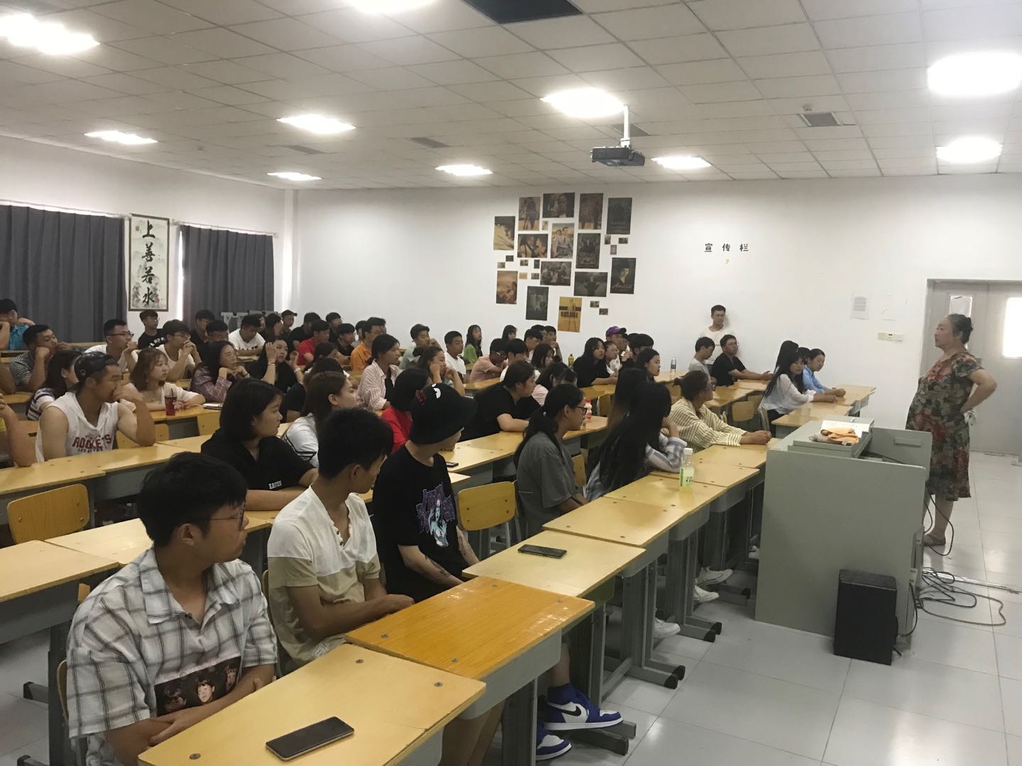 我系举行18级新生见面会