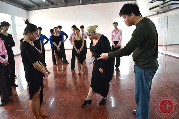 外教任教    为北演再添实力