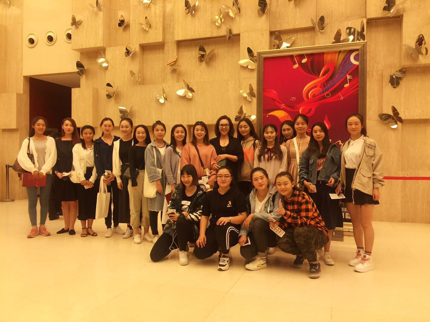北京演艺专修学院音乐系师生赴民族剧院观看民族歌舞团演