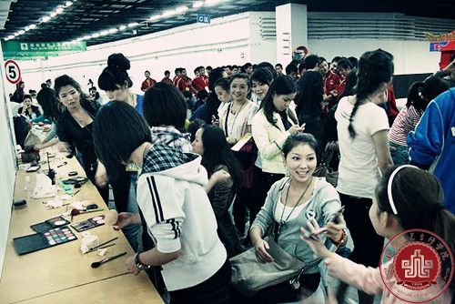 学生参加张艺谋鸟巢版《图兰朵》演出并担任主要合唱演员