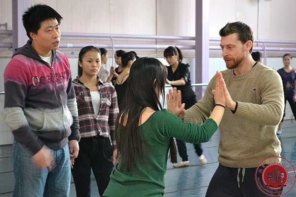 荷兰舞蹈大师Miquel de Jong 走进北京演艺专修学院