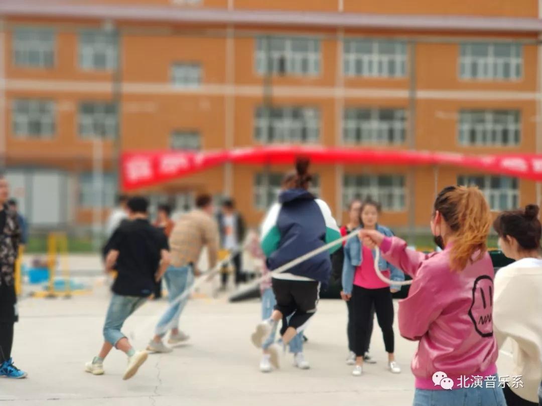 “趣味横生，全员参与”——音乐产业与管理学院举行首届趣味运动会