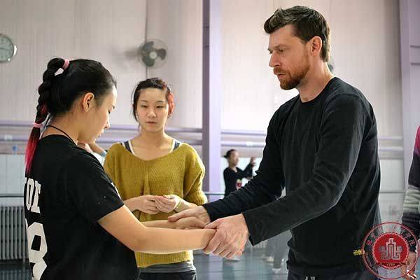荷兰舞蹈大师Miquel de Jong 走进北京演艺专修学院