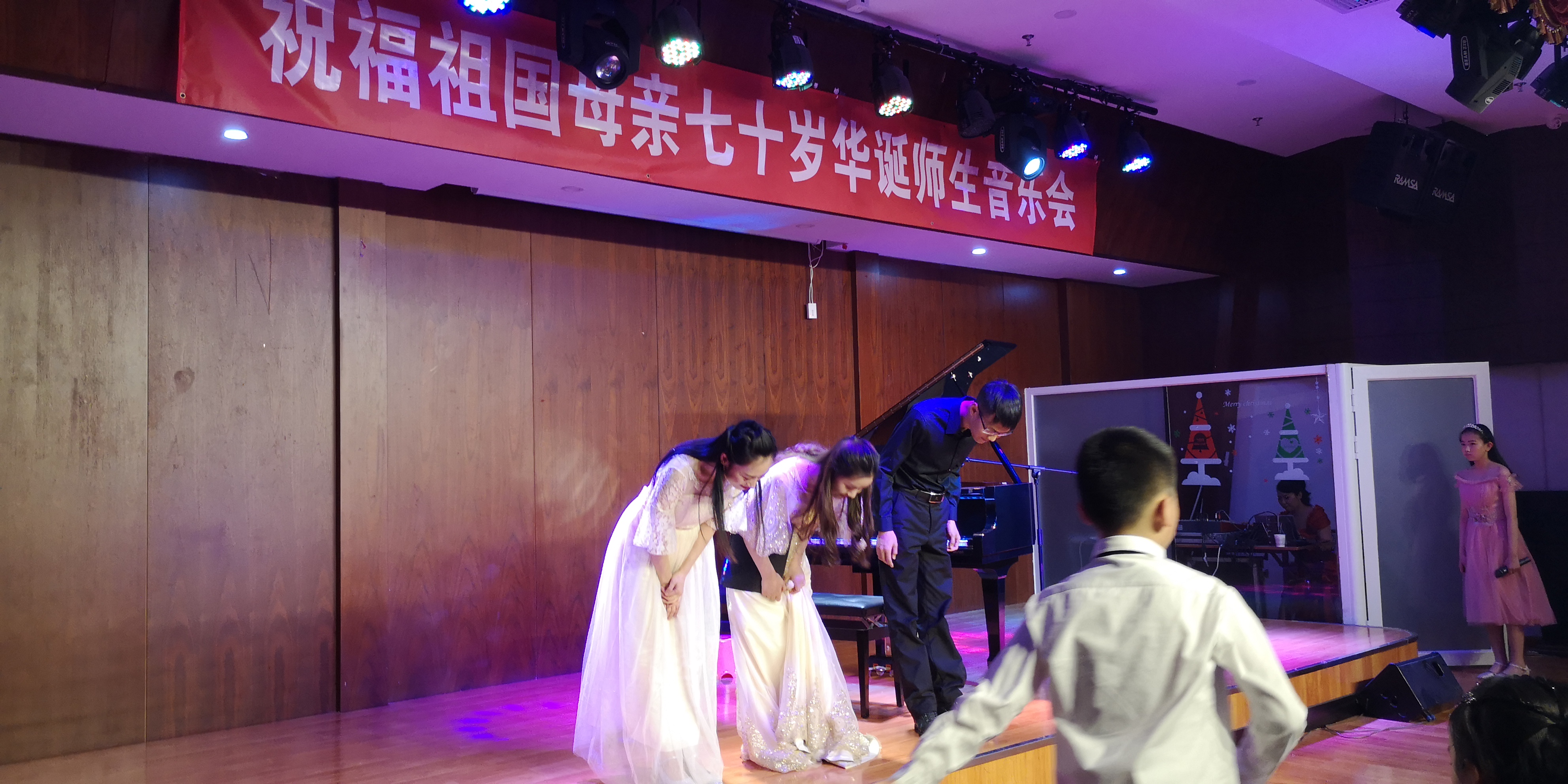 我系师生共同参加祖国七十华诞音乐会演出圆满成功