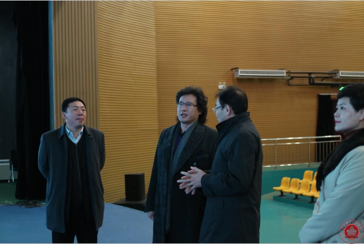 著名男高音歌唱家戴玉强老师来我院参观访问