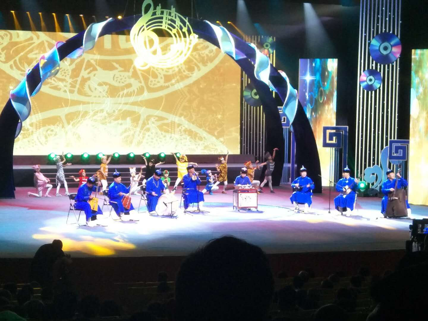 北京演艺专修学院音乐系师生赴民族剧院观看民族歌舞团演