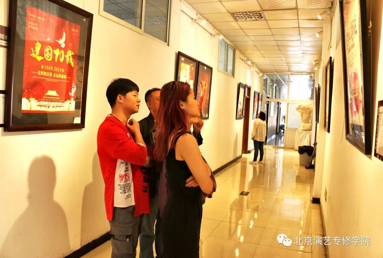 北演艺术设计系为庆祝新中国成立70周年举办海报设计展