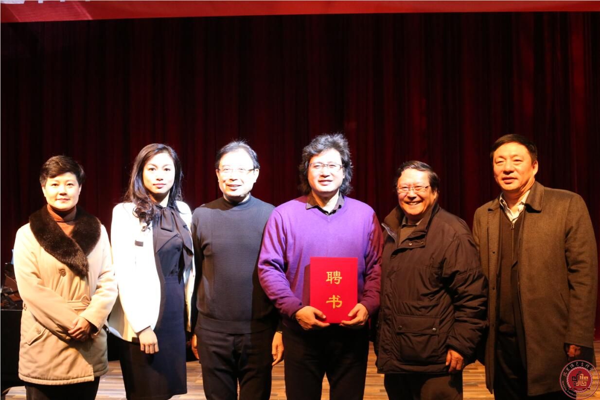 著名男高音歌唱家戴玉强老师来我院参观访问