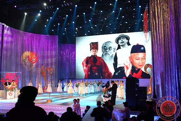 北京演艺专修学院学子出演北京电视台文娱十年影响力盛典