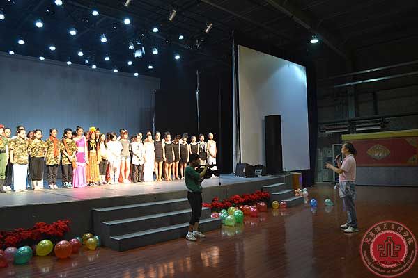 我院舞蹈系2013年个人作品展演精彩上演