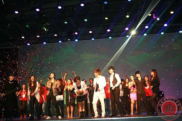 全院师生新年前夕共聚一堂 观看原创音乐剧《K歌之后》 全院师生新年前夕共聚一堂 观看原创音乐剧《K歌之后》