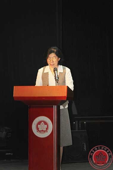 我院2013-2014学年开学典礼暨教师节庆祝大会隆重举行