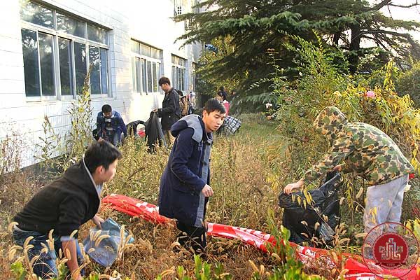 美化校园环境，从小事做起