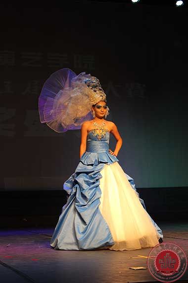 北国才子佳人，演艺羽世而立