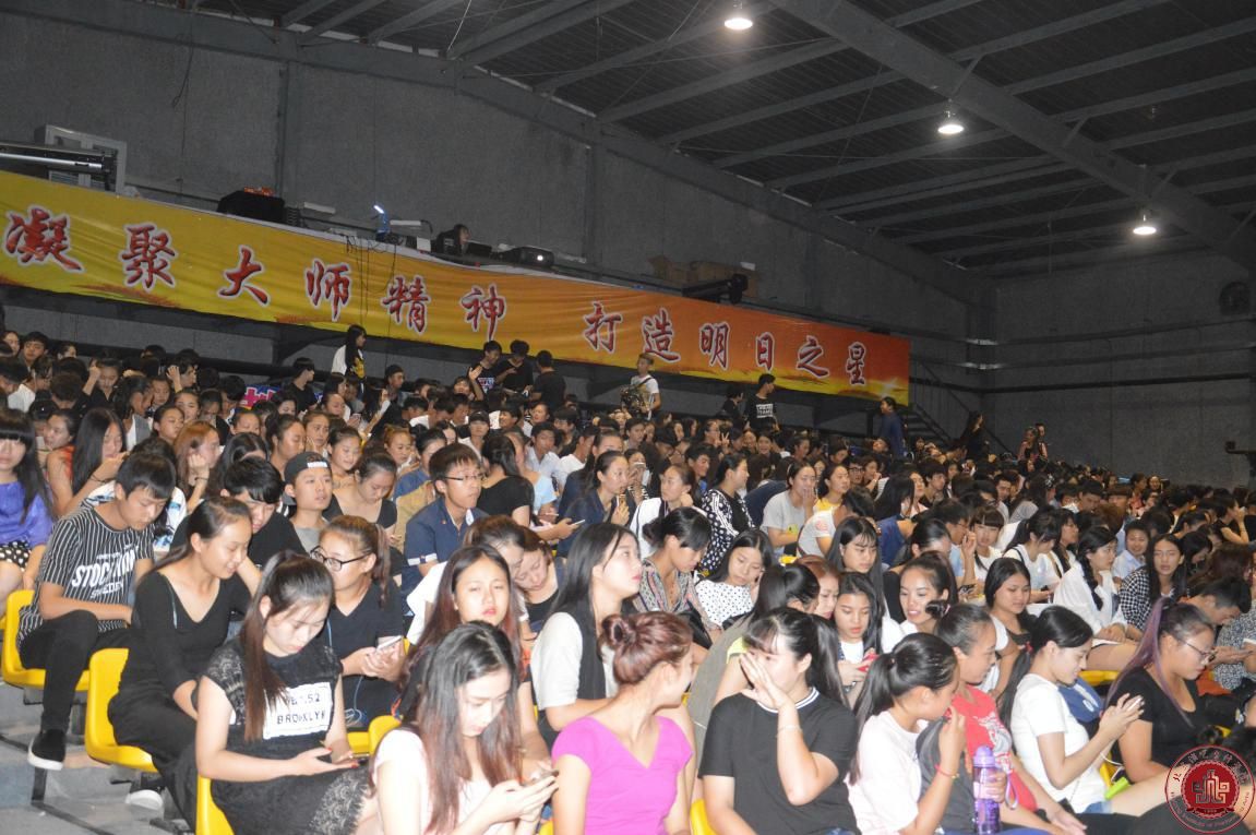 2015级新生观看《开学第一课 》 