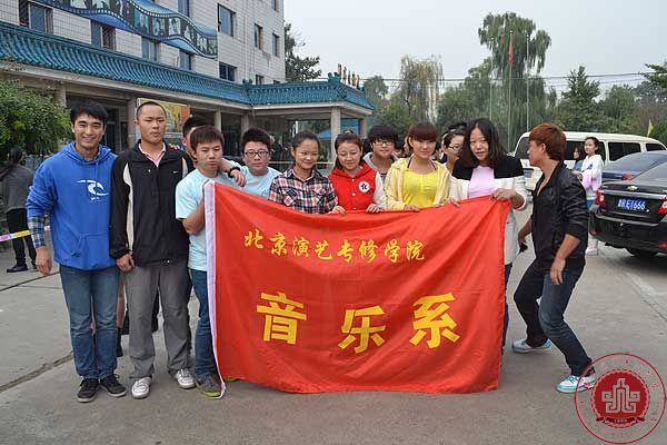 我院秋季拔河比赛预赛阶段圆满结束