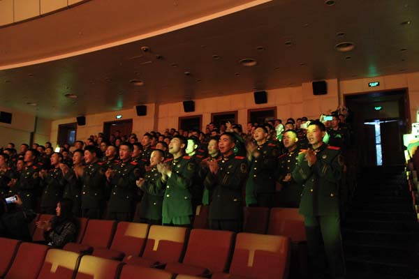 参加公安部“十佳退伍老兵”颁奖典礼晚会 参加公安部“十佳退伍老兵”颁奖典礼晚会