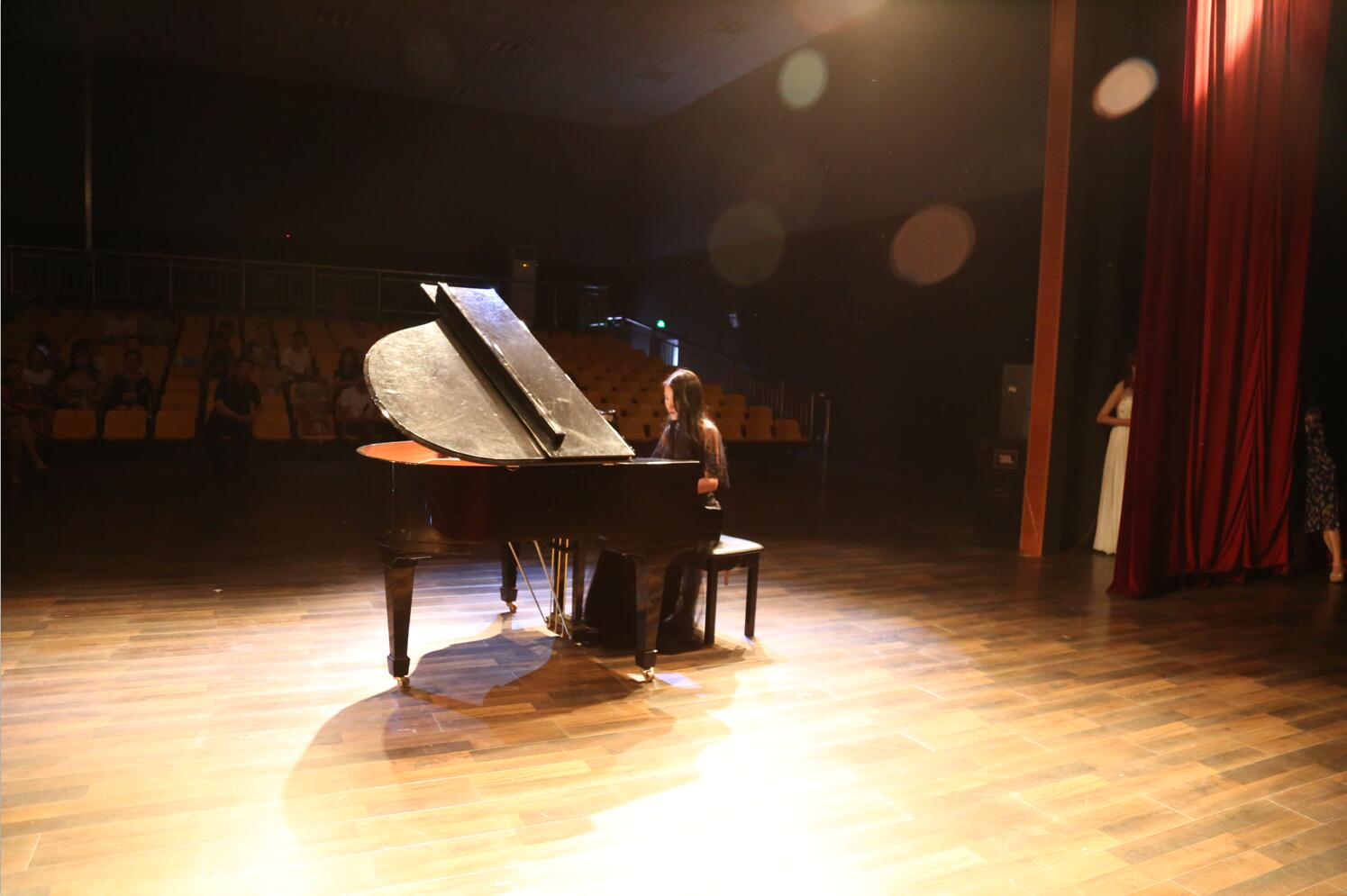 音乐系吕雪珍老师、赵凝馨老师钢琴班毕业音乐会圆满结束