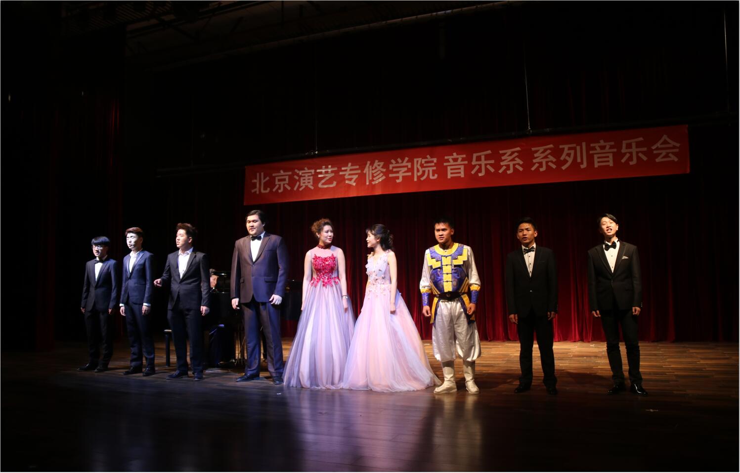 音乐系梁展初老师声乐班毕业音乐会成功举办 音乐系梁展初老师声乐班毕业音乐会成功举办