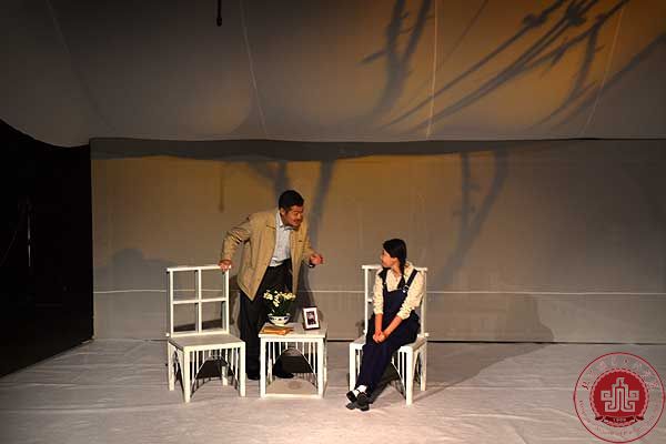 我院首任院长梁伯龙教授收山之作成功上演