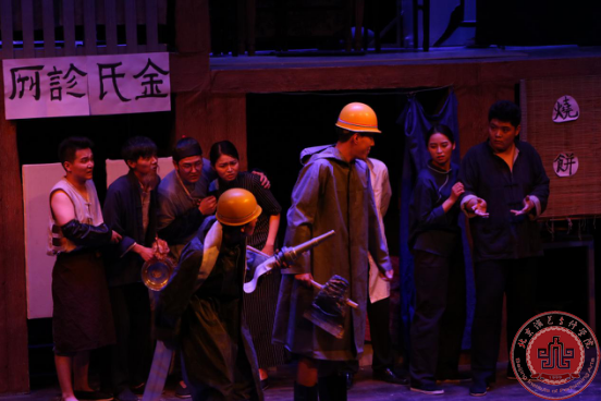 表演系毕业大戏《七十二家房客》首演圆满成功 表演系毕业大戏《七十二家房客》首演圆满成功