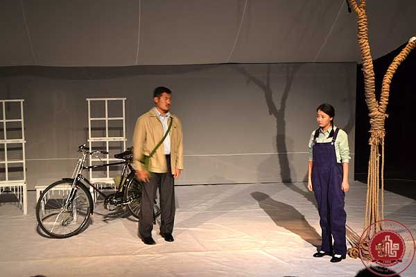 我院首任院长梁伯龙教授收山之作成功上演